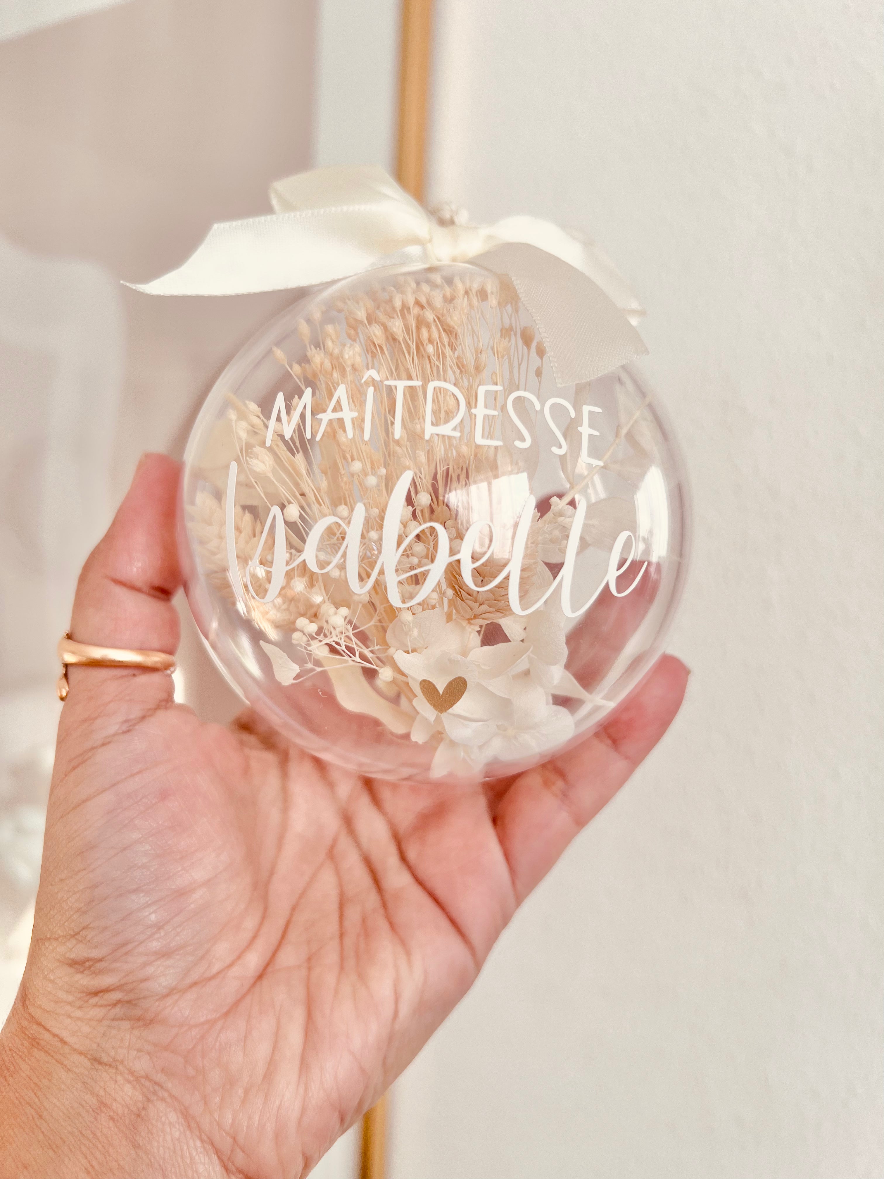 Boule de Noël aux fleurs séchées