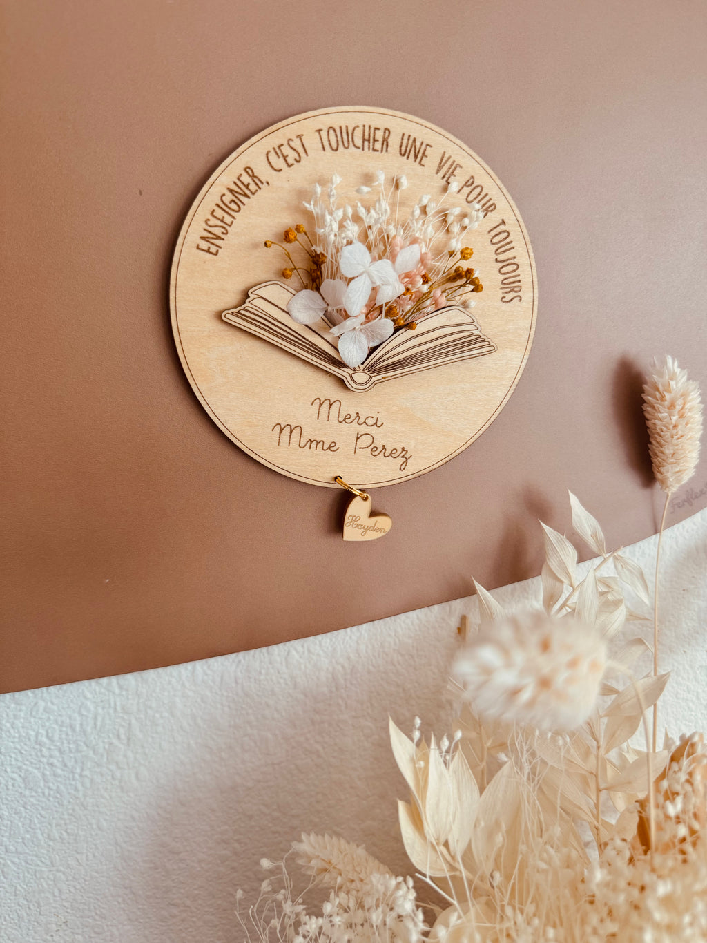 Magnet rond livre fleurs séchées