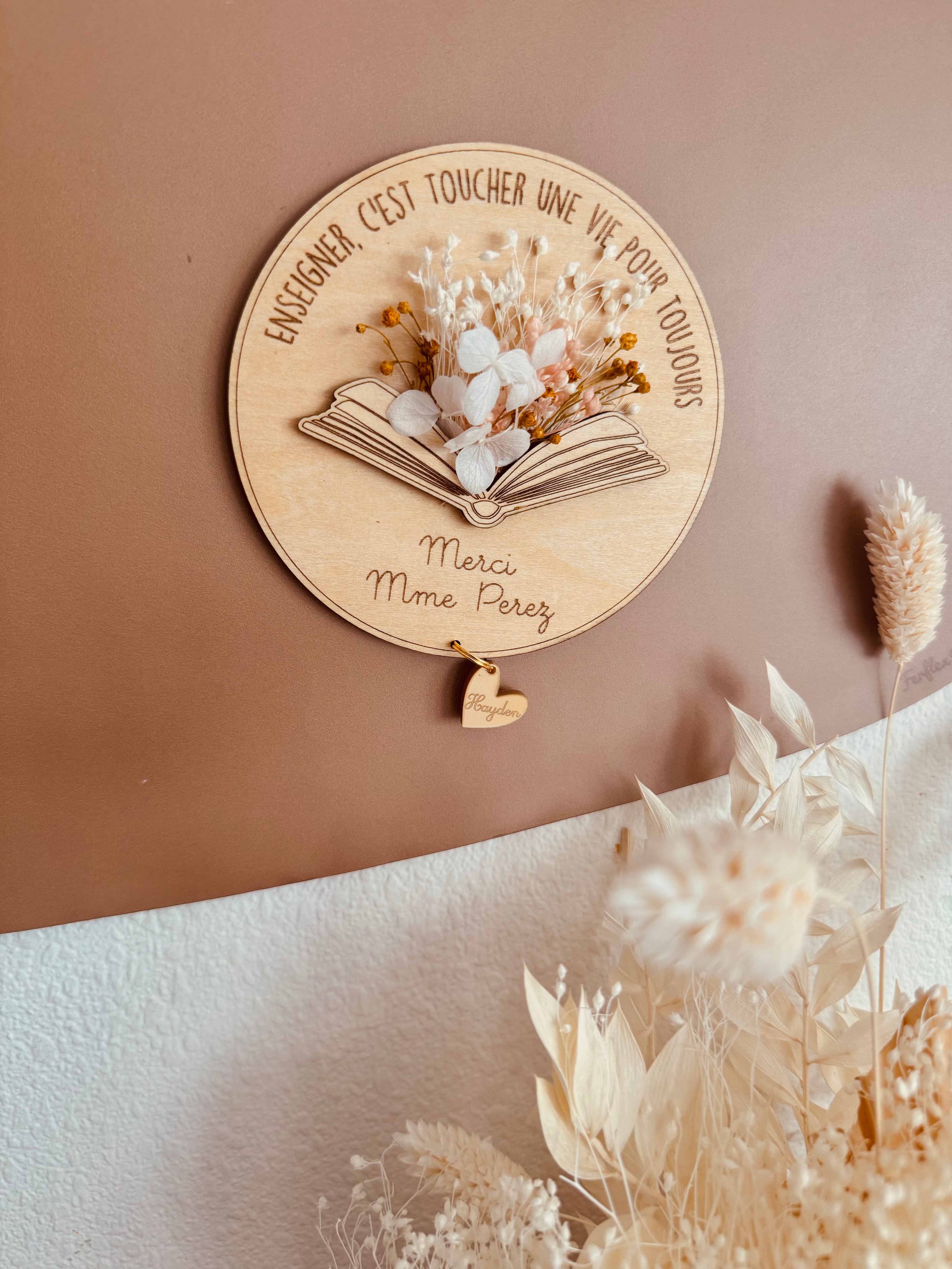 Magnet rond livre fleurs séchées