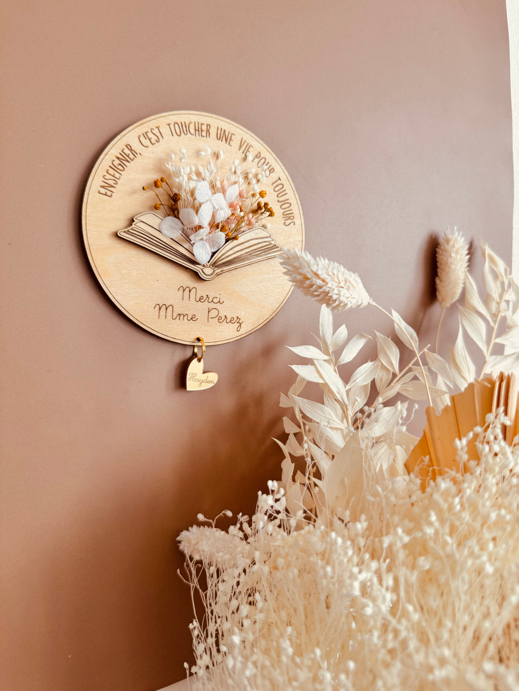 Magnet rond livre fleurs séchées