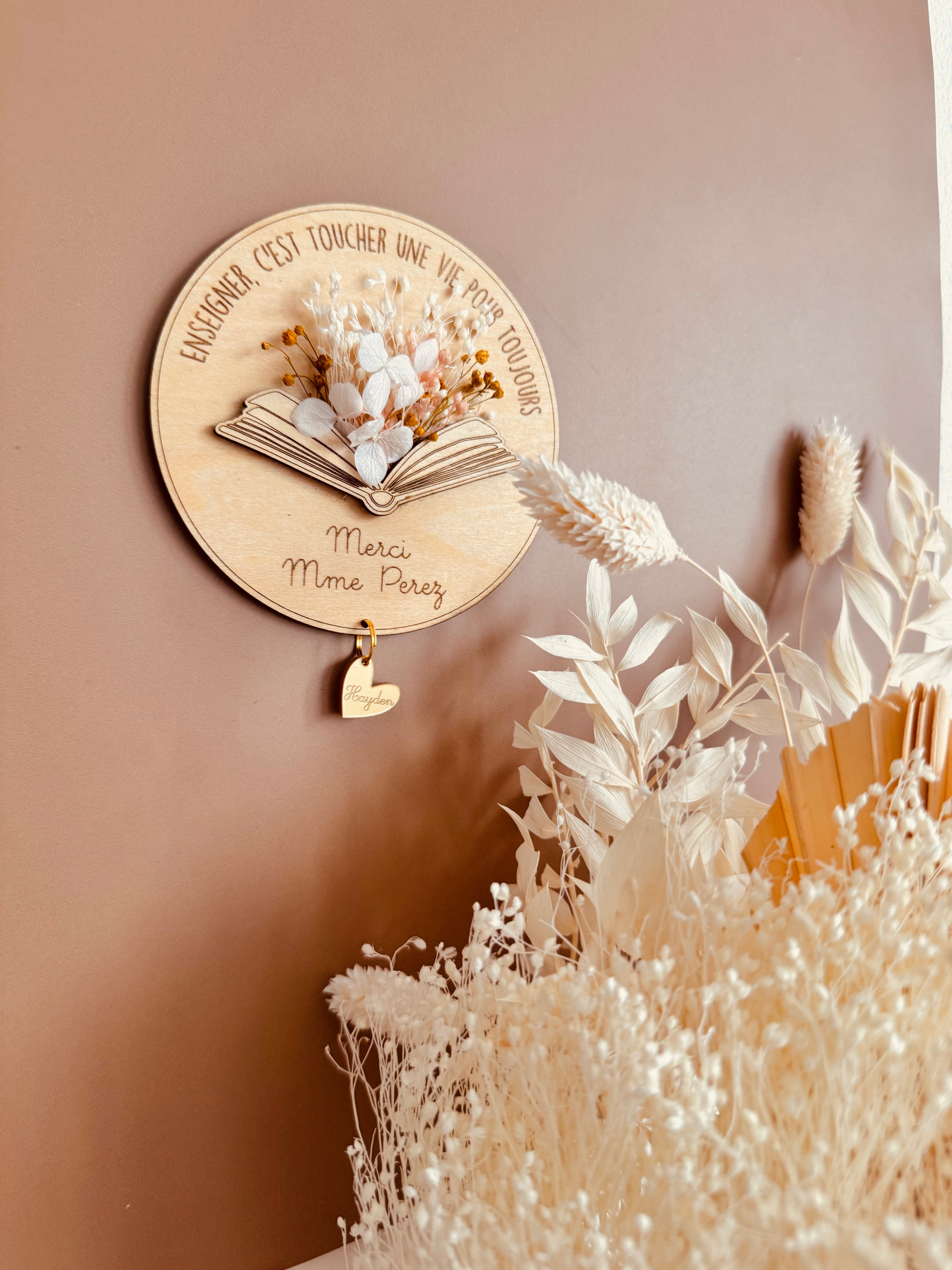 Magnet rond livre fleurs séchées