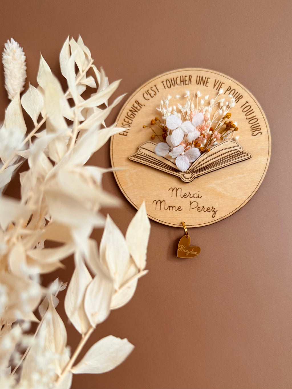 Magnet rond livre fleurs séchées