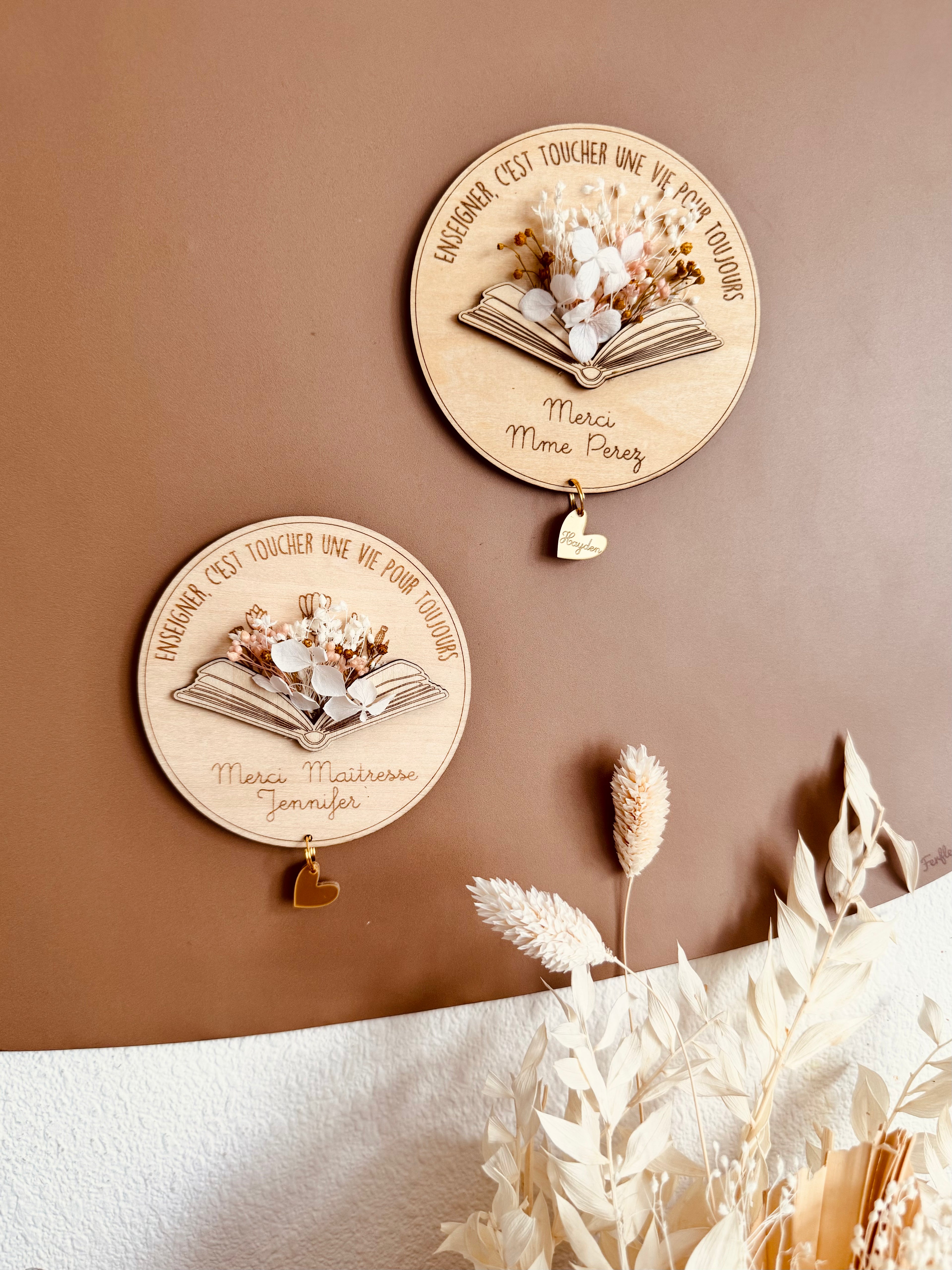 Magnet rond livre fleurs séchées