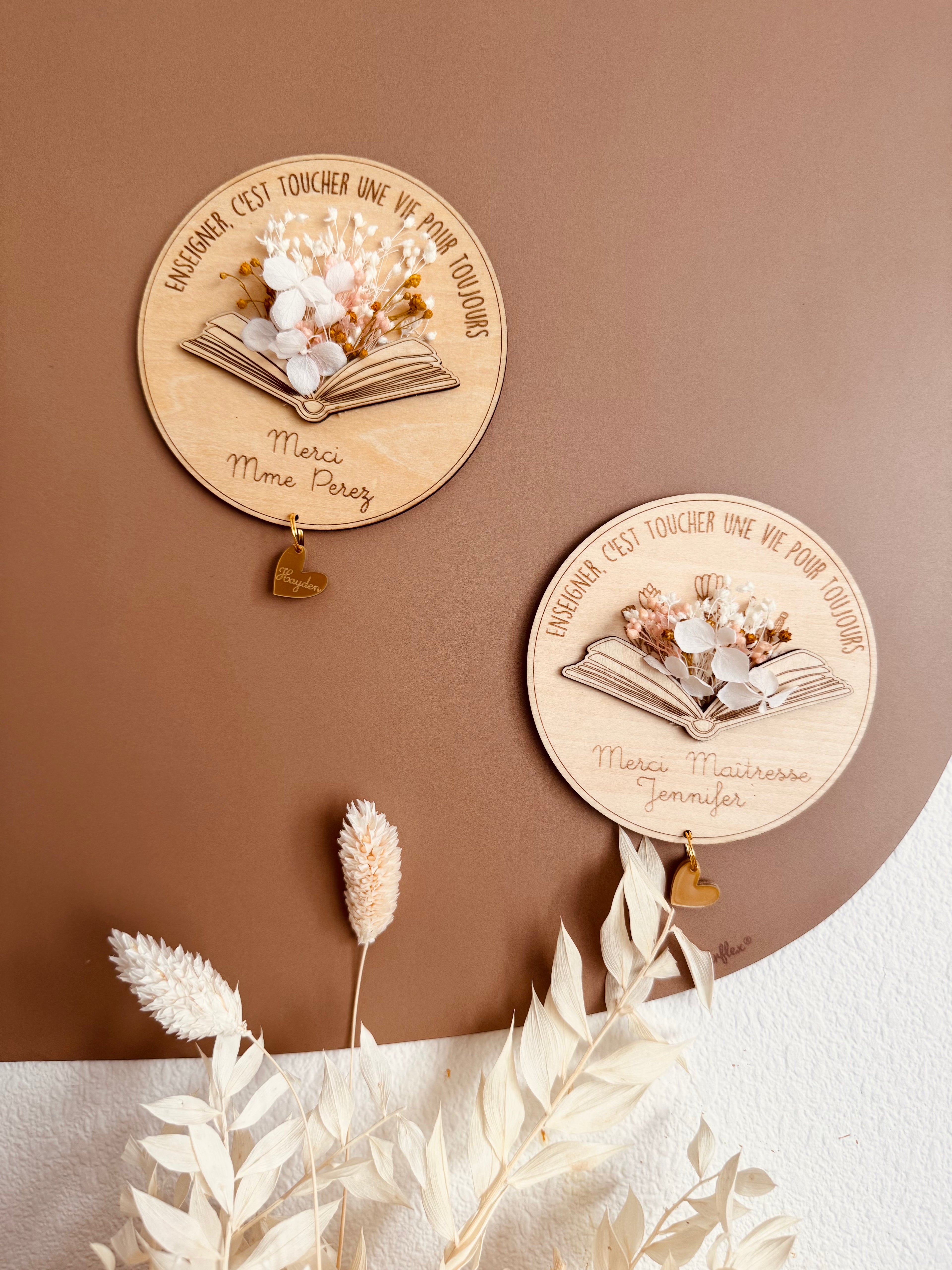 Magnet rond livre fleurs séchées
